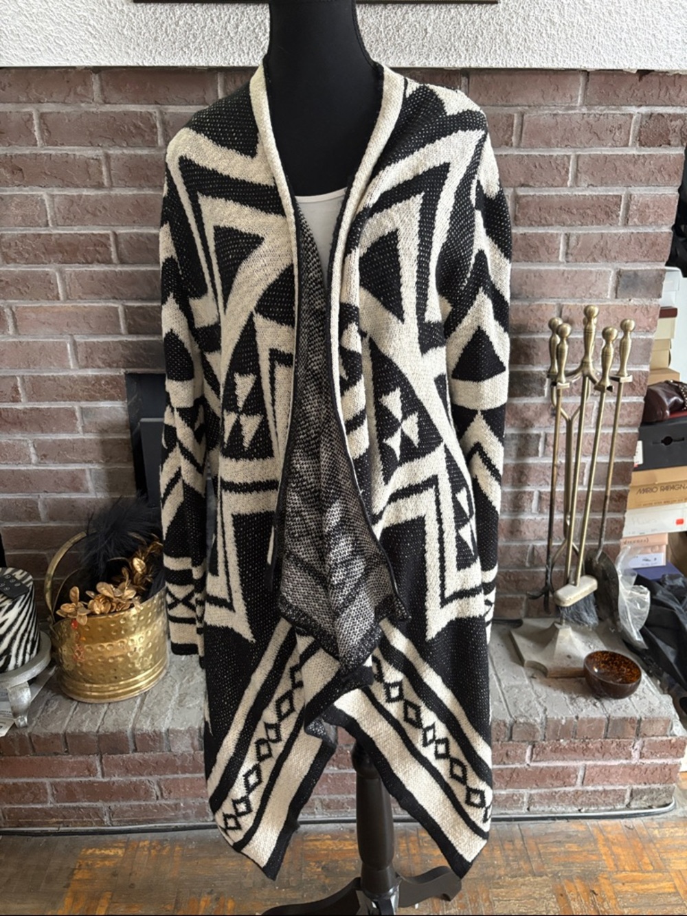 Reitmans Black and Cream Geometric Open-Front Cardigan